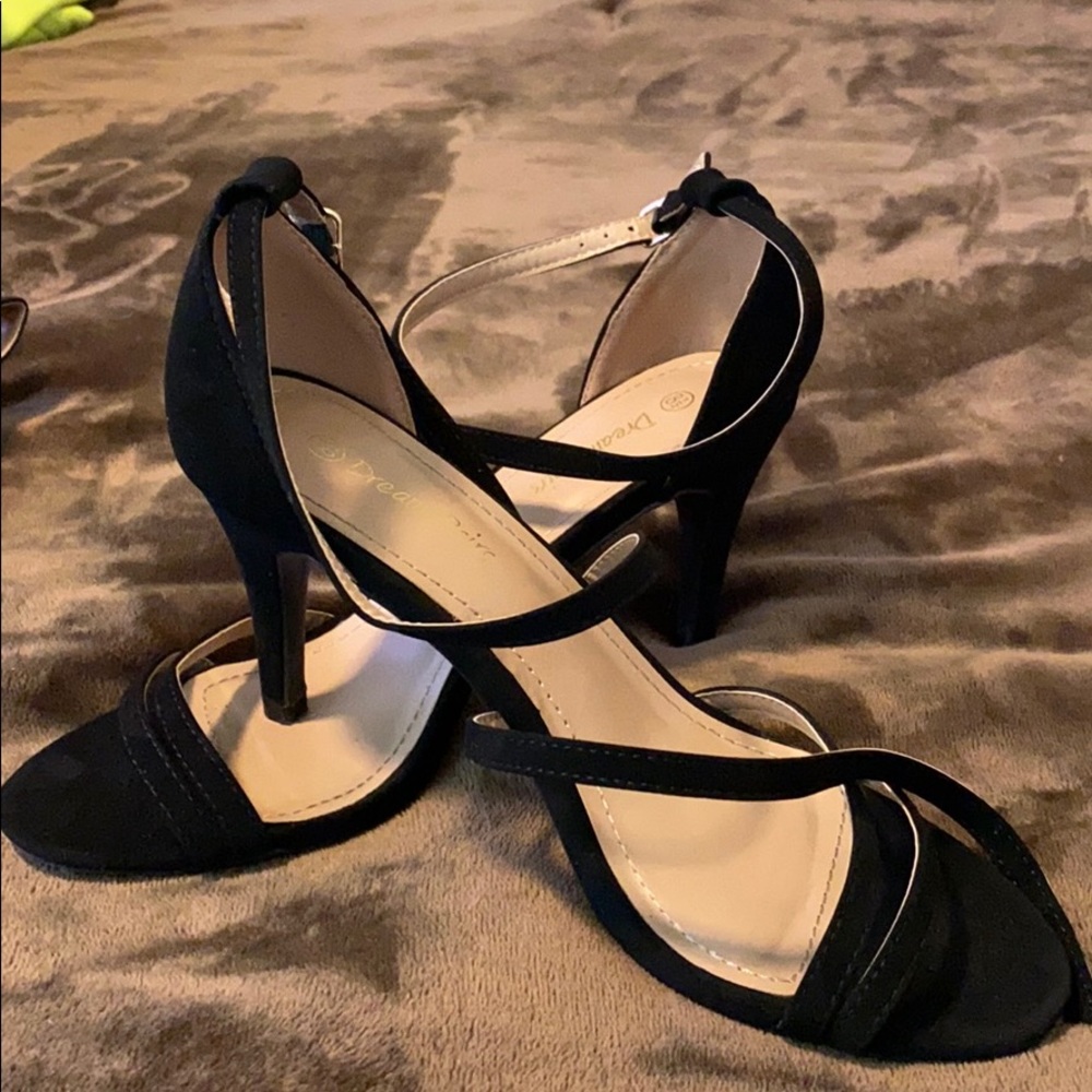 I don’t wear heals lol they were for a wedding